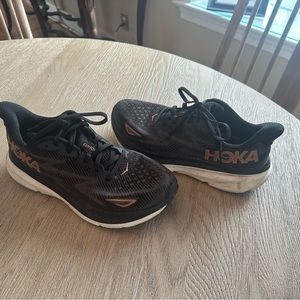 Hokas Clifton 9